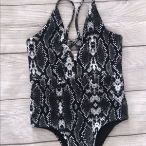 ❥ Girls Wanderluxe Waiakea One-piece in Snake🖤